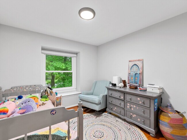Building Photo - "Spacious 4-Bed Oasis with Scenic Views an...