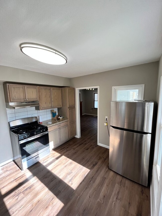 Building Photo - Charming 3 bedroom, 2 bathroom home in the...