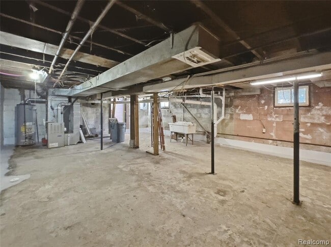 Building Photo - 329 W Muir Ave