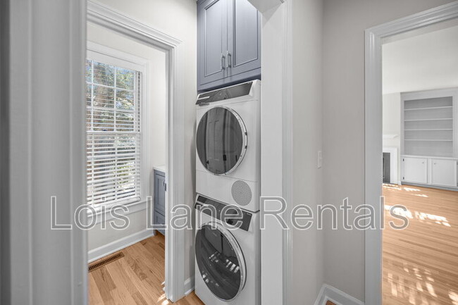 Building Photo - 12 Elliott St