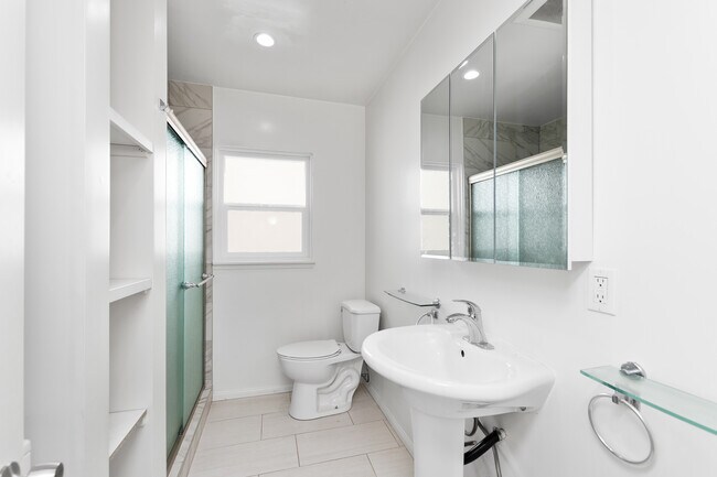 Master Bathroom - 836 N Fuller Ave