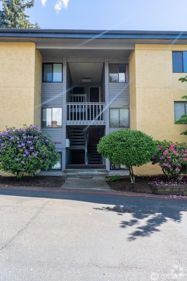Building Photo - 2Bd/1.75Ba Kirkland Condo