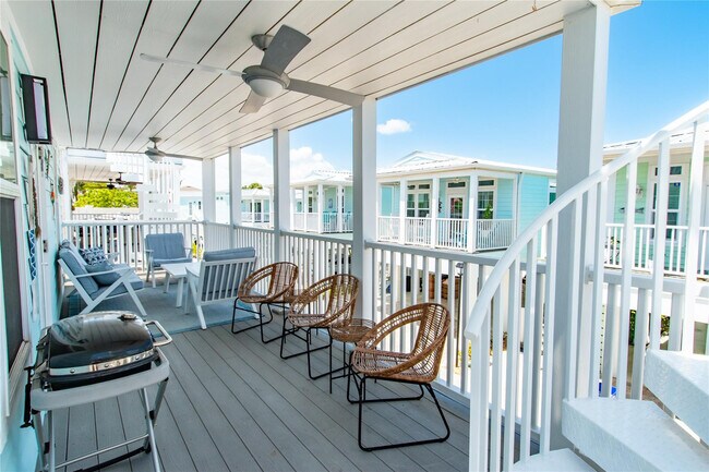 Building Photo - 375 NE Wharf Way