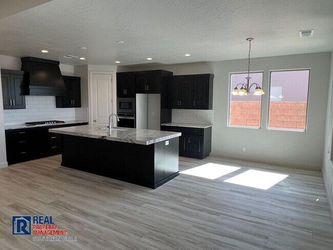 Building Photo - Newer home in Brio