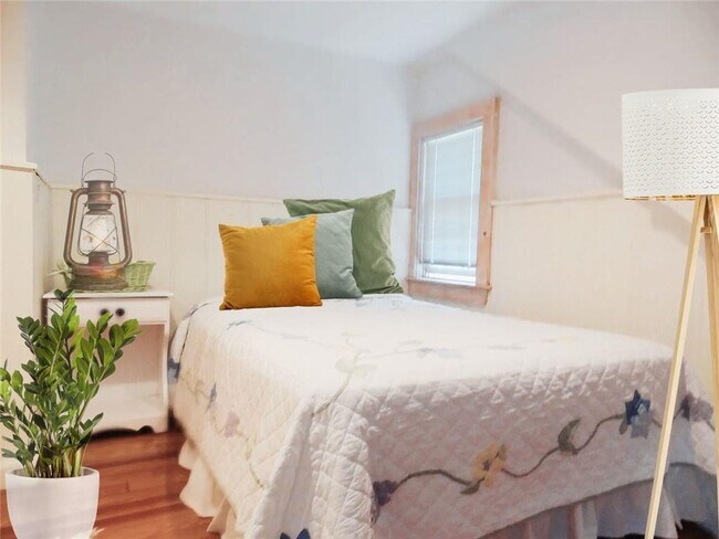 Building Photo - 140 Treasure Rd