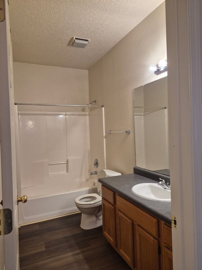 Building Photo - Downstairs Two Bedroom