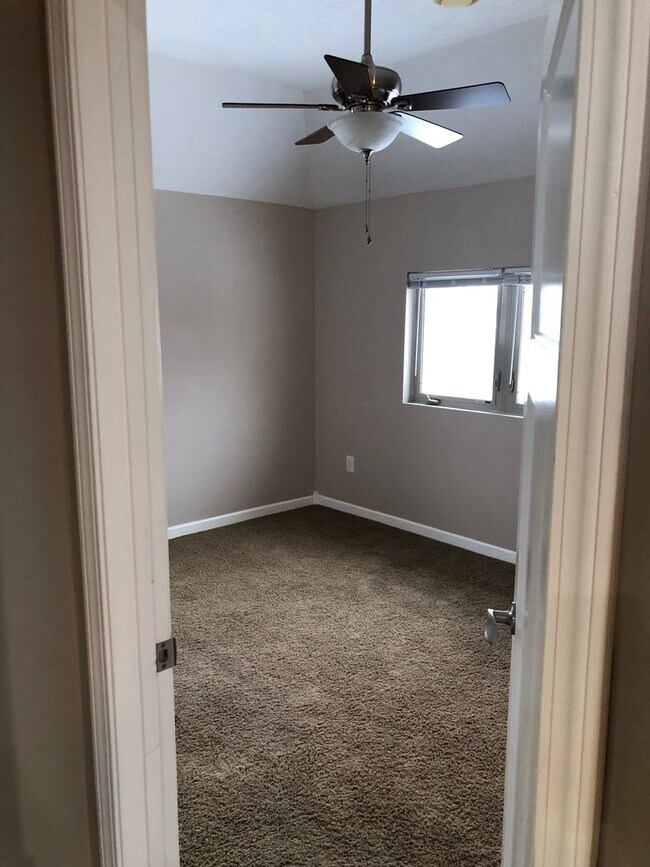 Building Photo - 819 S Main Ave