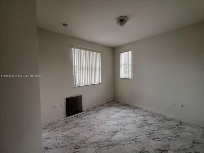 Building Photo - 2728 SE 17th Ave