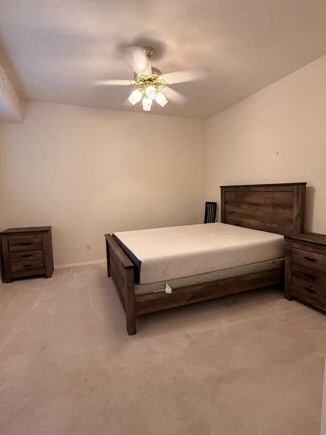 Building Photo - 711 Tramway Pl NE