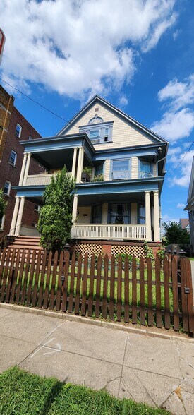 Building Photo - 1639 Chapel St