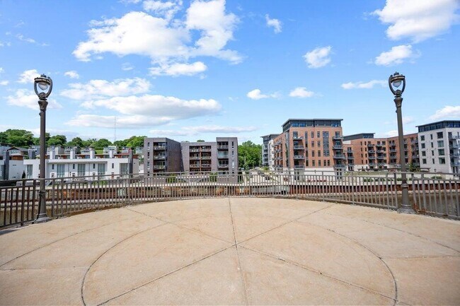 Building Photo - 1905 N Water St