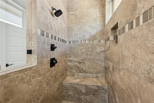 Building Photo - 404 Highland Village Dr