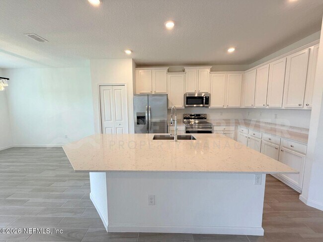 Building Photo - 2717 White Cedar Ln