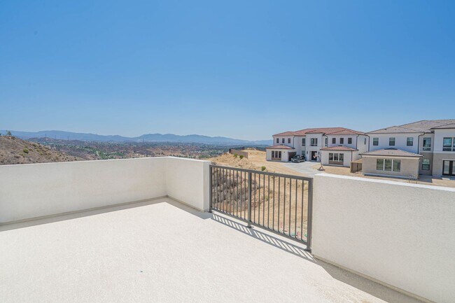 Building Photo - Spacious 5-Bedroom Home with Community Ame...