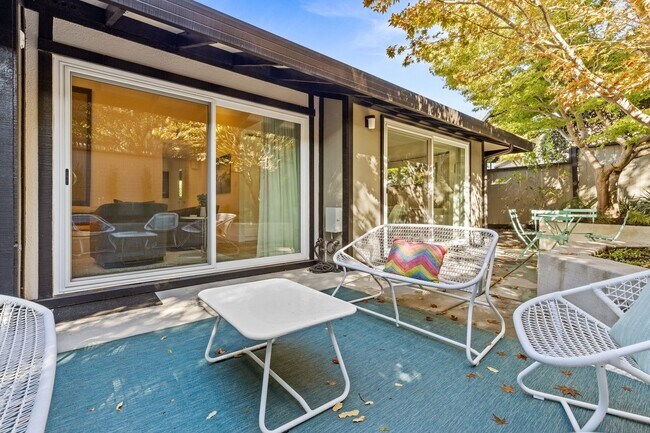 Building Photo - Stylish Condo in Desirable Alta Heights Neighborhood