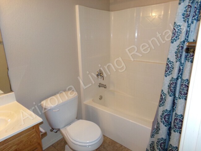 Building Photo - IMMACULATE 3 BEDROOM HOME