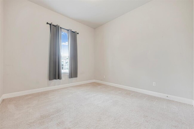 Building Photo - 4620 Katherine Dr