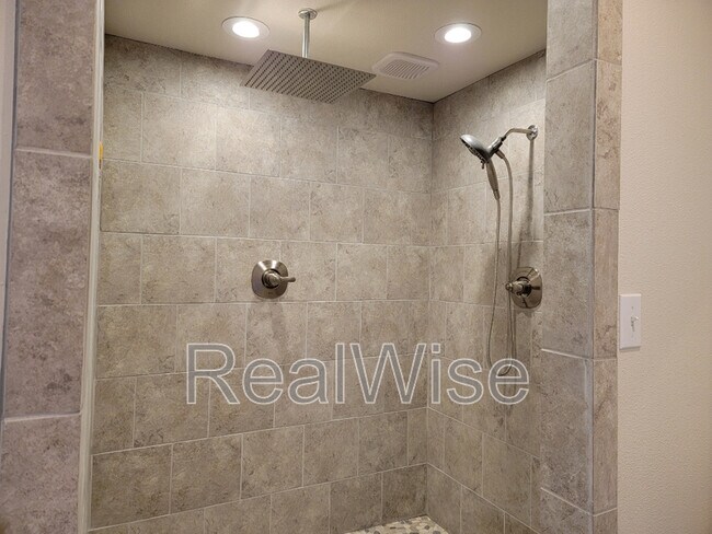 Building Photo - 344 W Selmar Ct