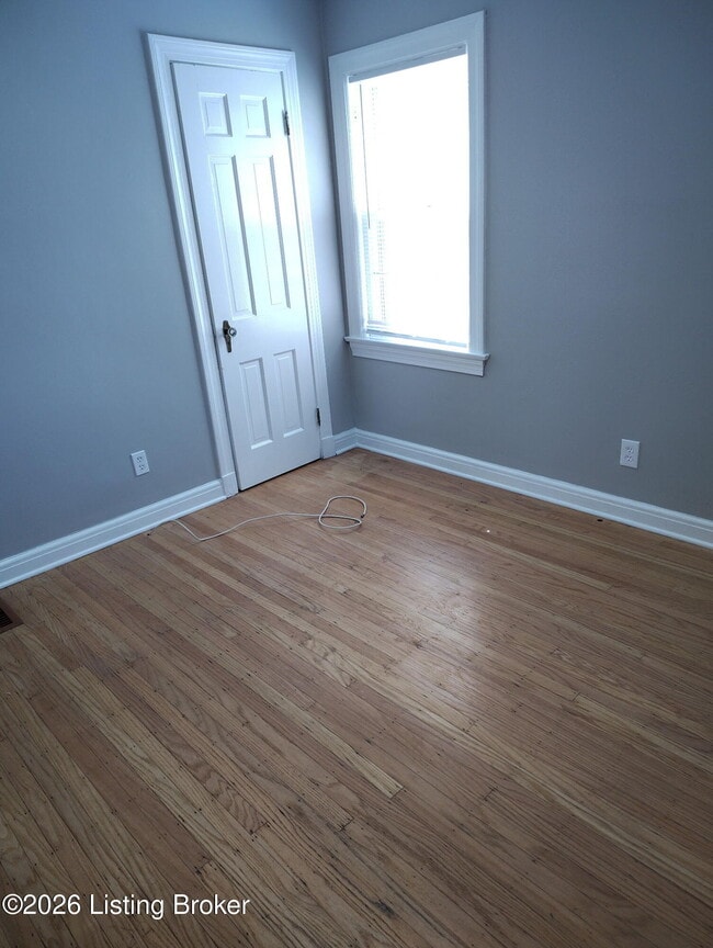 Building Photo - 3253 Lexington Rd