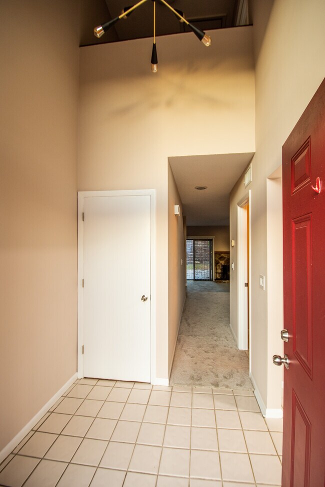 Entrance Foyer with tile floor and storage closet - 115 Beechnut St