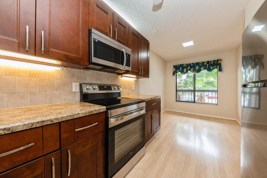 Building Photo - 10173 Mangrove Dr