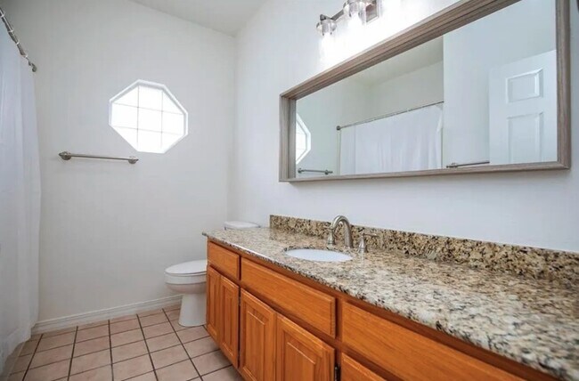 Building Photo - 1470 Forest St