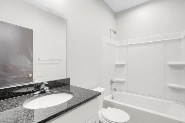 Building Photo - Spacious Brand New 8 Bed + 4 Bath near U of M!