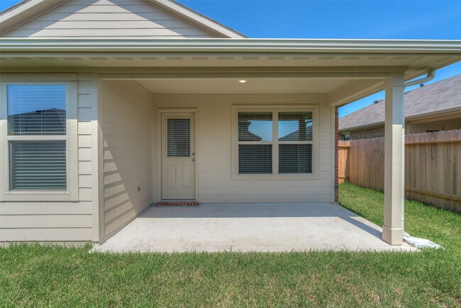 Building Photo - 23603 Umbrella Pine Dr