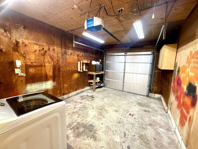 Building Photo - Beautiful Ranch Style Home