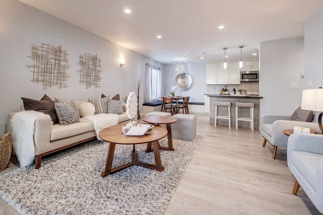 Primary Photo - Advent - Low Deposit W/ Laundry & Parking!