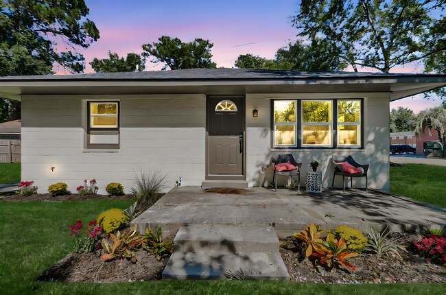 Building Photo - 635 Sequoia St