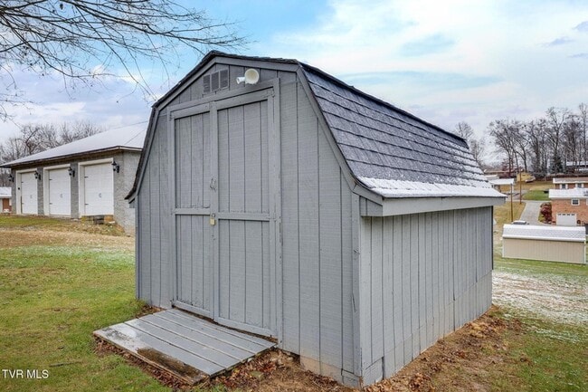 Building Photo - 336 W Ln St