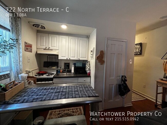 Building Photo - 722 North Terrace