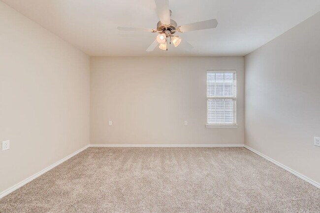 Building Photo - Spacious 4-Bedroom Gem in North Lubbock