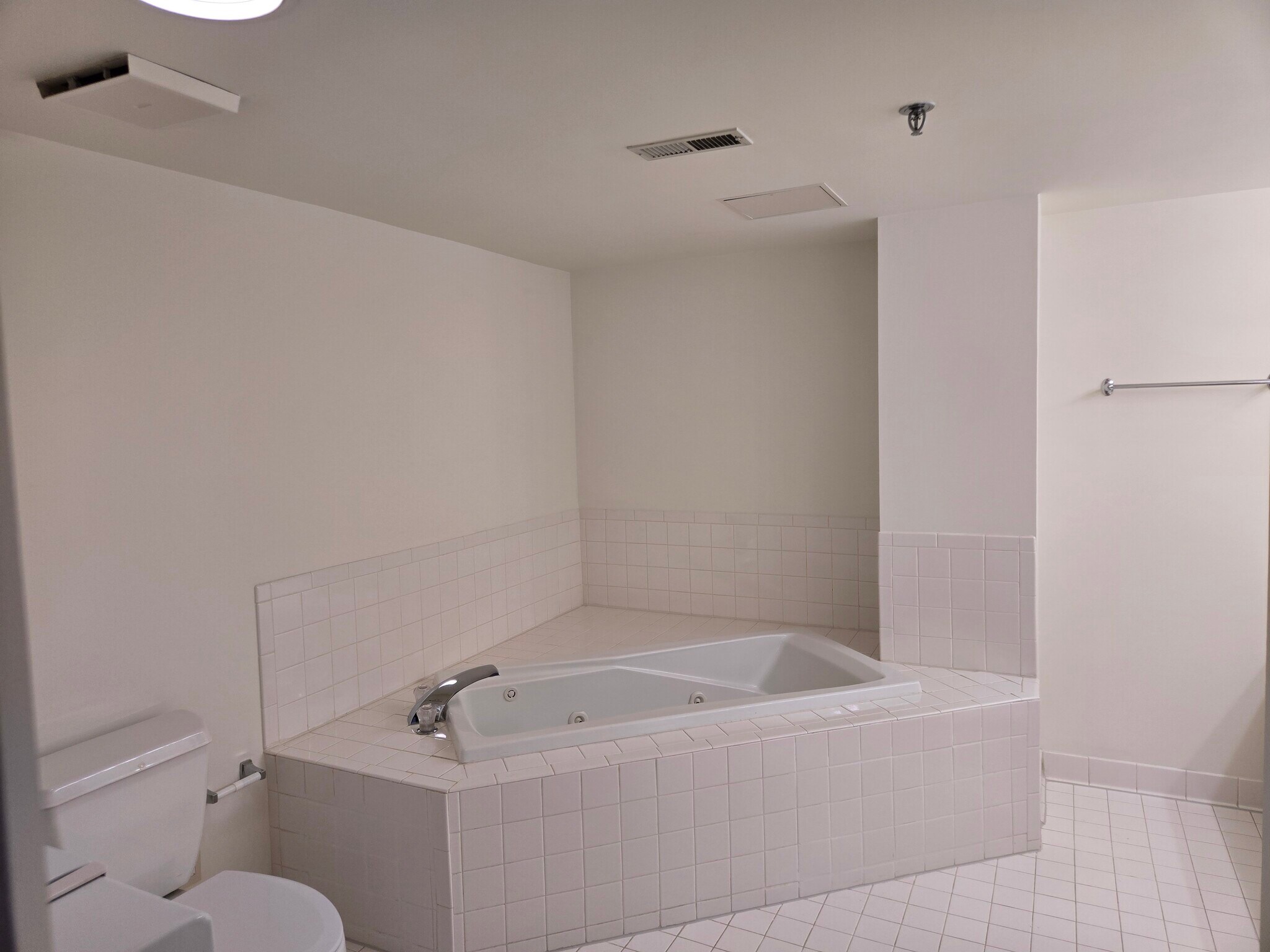 Building Photo - 5450 Whitley Park Ter