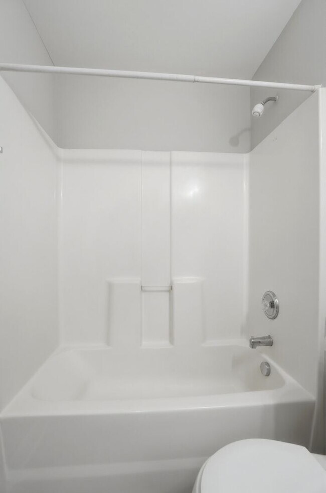 Building Photo - 3 bedroom single family home!