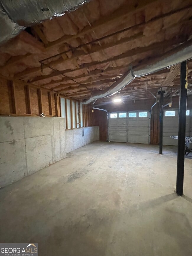 Building Photo - 721 Meadow Spring Dr