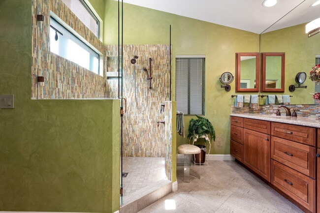 Building Photo - 78505 Vista Del Fuente