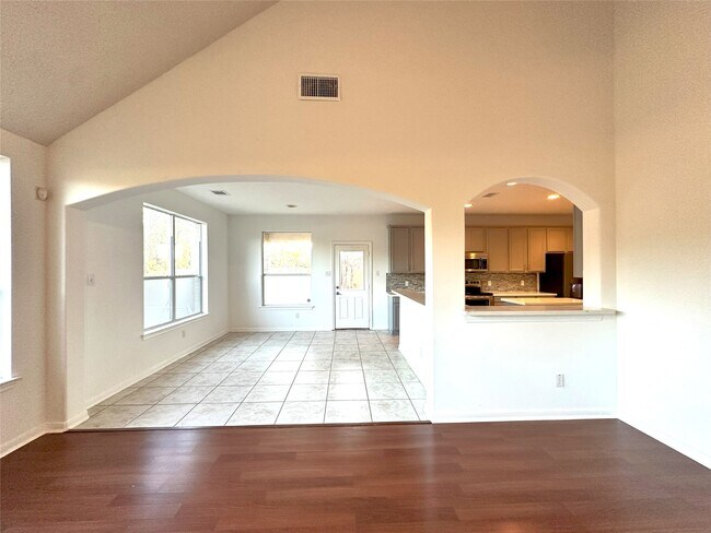 Building Photo - 46 S April Mist Cir