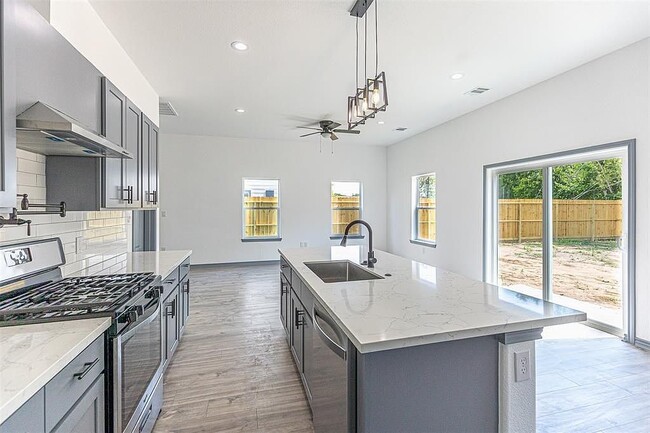 Building Photo - 10213 Ashville Dr