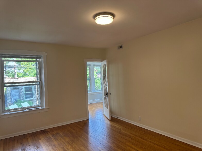 Building Photo - 4237 N Ashland Ave