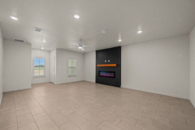 Building Photo - Brand new townhomes in Frenship East!