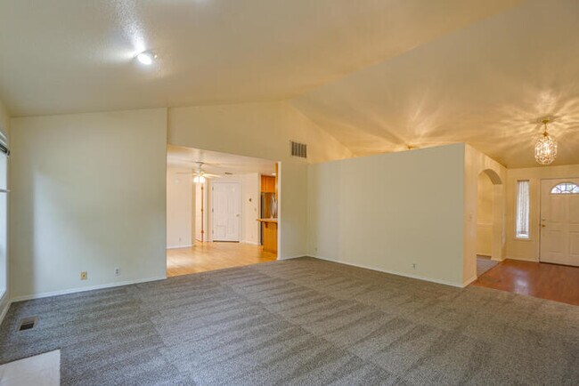 Building Photo - LARGE THREE BEDROOM HOME WITH RV /BOAT PAR...