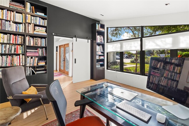 Building Photo - 2132 Middle River Dr