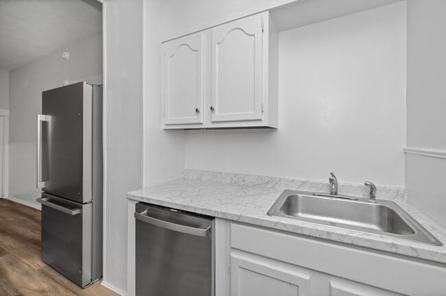 Building Photo - CHEVIOT- Charming 3 bedroom 1.5 bath