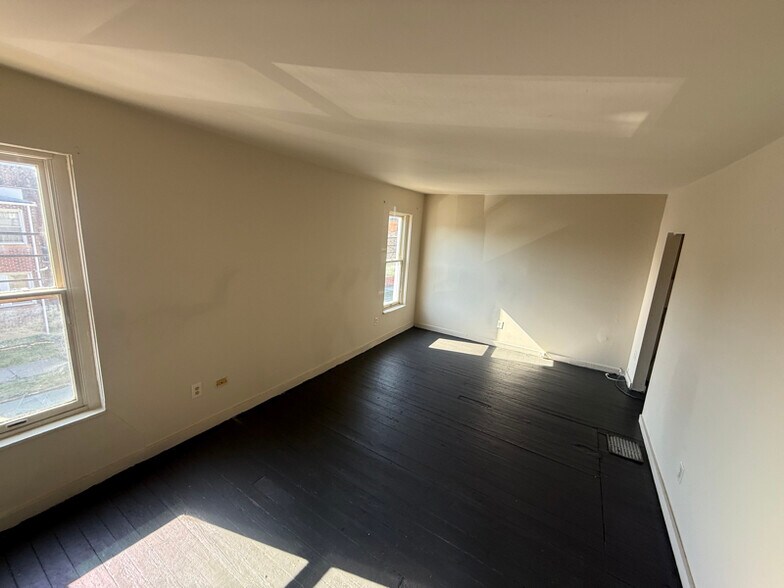 Building Photo - 330 2nd St