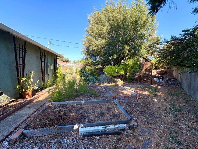 Building Photo - Peaceful Charmer Single-Story Retreat in Vallejo