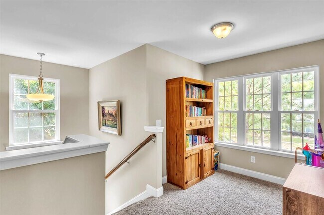 Building Photo - Gorgeous 4 Bed/2.5 Bath in Waterways Township!