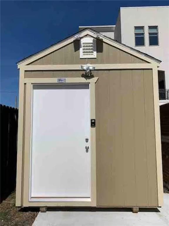 Building Photo - 212 SE A St