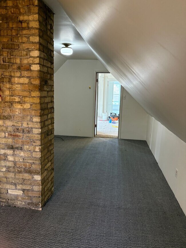 Building Photo - 424 N Pearl St